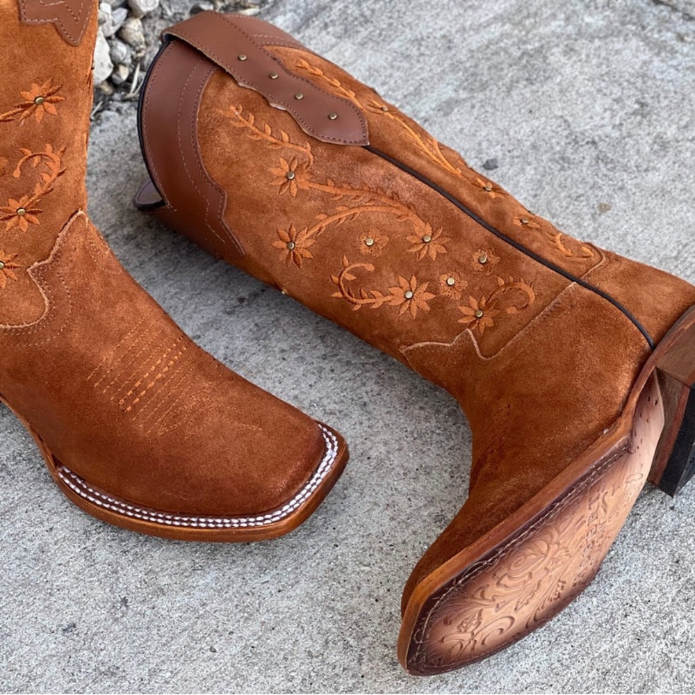 Women’s Suede Western Cowboy Boots Floral Embroidered Cowgirl Boots